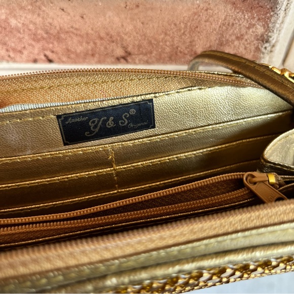 Vintage chain link purse. gold metal. Very cute for formal, party or concerts - Picture 7 of 7